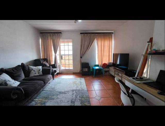 2 BEDROOM TOWNHOUSE FOR SALE IN NEW REDRUTH